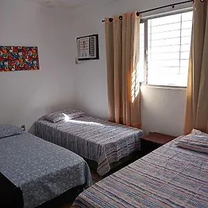 Casa Rosarinho 1- - Quartos Com Banheiros Exclusivos Quarto em Acomodações Particulares